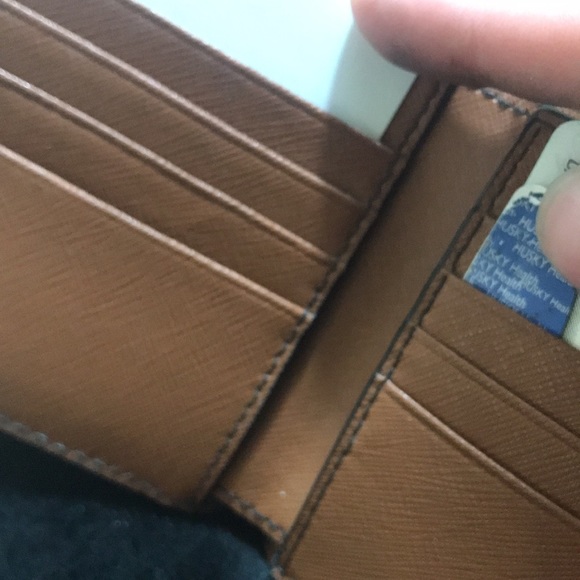 Michael khors wallet - Picture 2 of 3